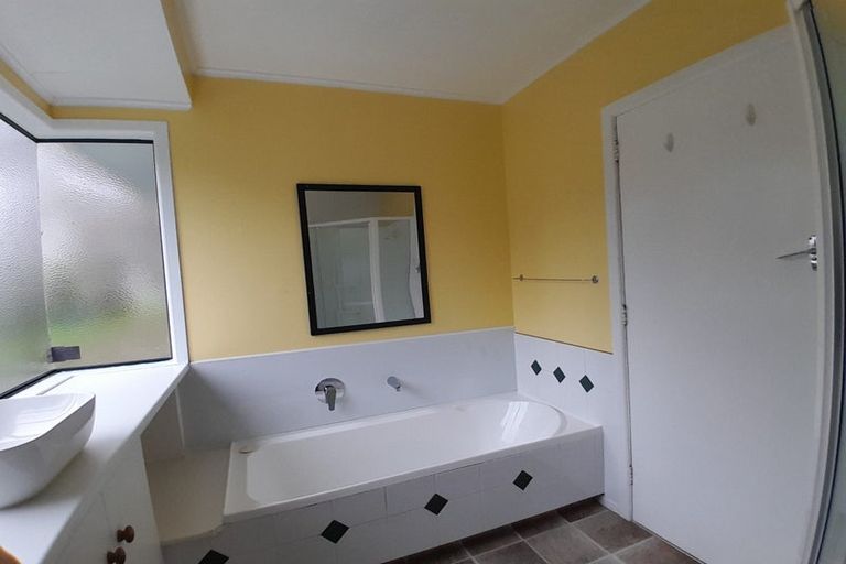 Photo of property in 312 Arapaepae Road South, Levin, 5571