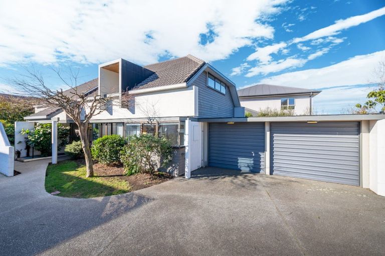 Photo of property in 17 Swanleigh Place, Ilam, Christchurch, 8041