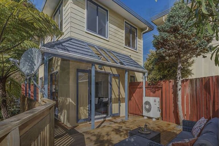 Photo of property in 7u2 Carleton Terrace, Tawa, Wellington, 5028
