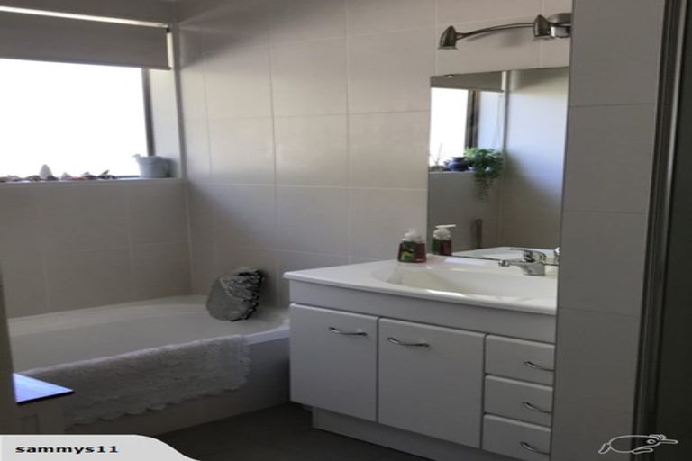 Photo of property in 11 Starlight Cove, Hobsonville, Auckland, 0618
