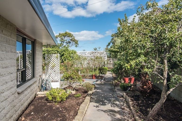 Photo of property in 11 Hurworth Grove, Waikanae, 5036
