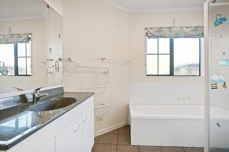 Photo of property in 11 Belmont Rise, Katikati, 3129