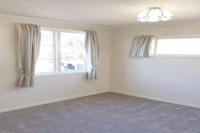 Photo of property in 1/64 Hogans Road, Glenfield, Auckland, 0629