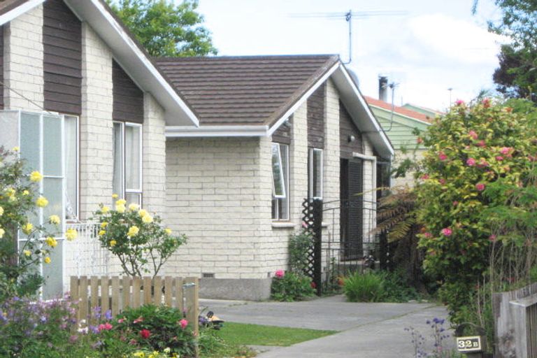 Photo of property in 32 Prestons Road, Redwood, Christchurch, 8051