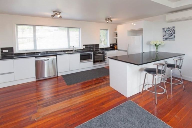 Photo of property in 5 Hiwi Crescent, Stanmore Bay, Whangaparaoa, 0932