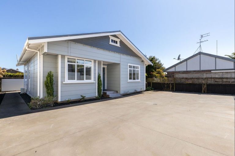 Photo of property in 130 Vivian Street, New Plymouth, 4310