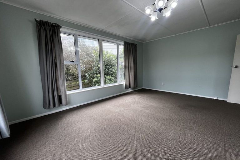 Photo of property in 25 Hiwi Crescent, Titahi Bay, Porirua, 5022