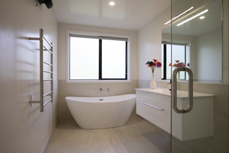 Photo of property in 2a Marine Parade, Raglan, 3225