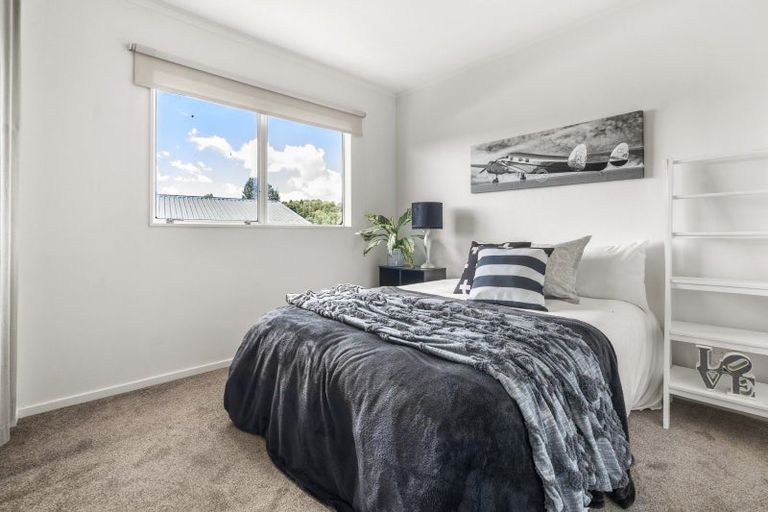 Photo of property in 1/46 Chippendale Crescent, Birkdale, Auckland, 0626