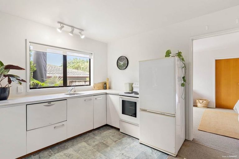 Photo of property in 25 Petrel Place, Massey, Auckland, 0614