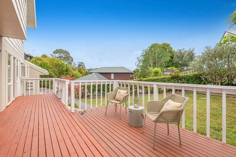 Photo of property in 2/39 Rifleman Rise, Unsworth Heights, Auckland, 0632
