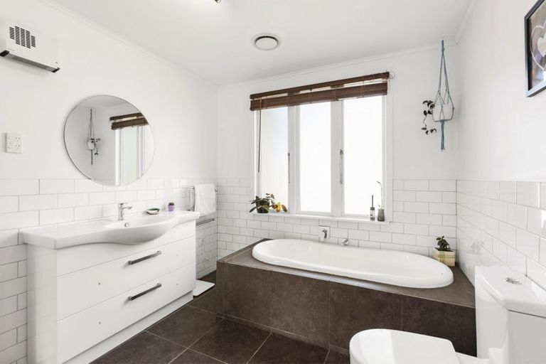 Photo of property in 82 Owhiro Bay Parade, Owhiro Bay, Wellington, 6023