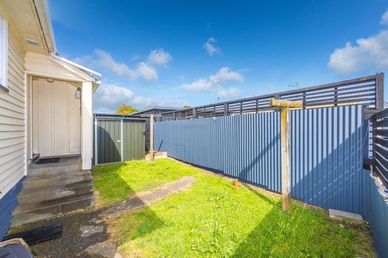 Photo of property in 14a Cliff View Drive, Green Bay, Auckland, 0604
