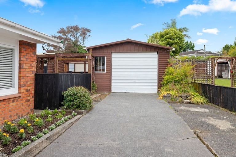 Photo of property in 26 Beechdale Crescent, Pakuranga Heights, Auckland, 2010
