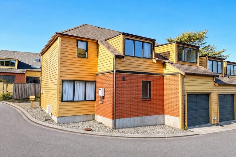 Photo of property in 60 Futuna Close, Karori, Wellington, 6012