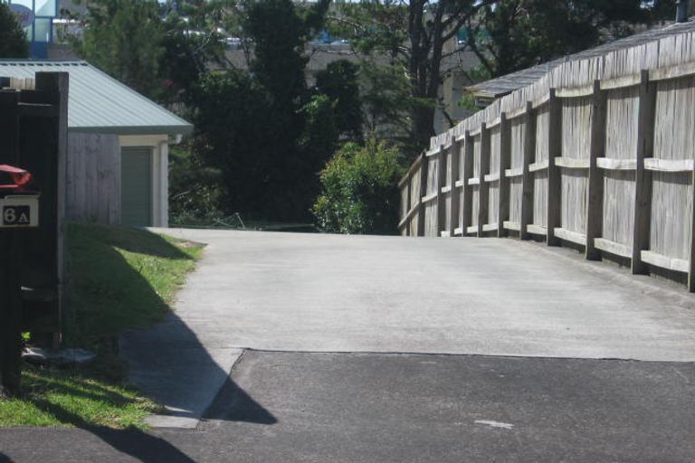 Photo of property in 2/6 Mulberry Place, Glenfield, Auckland, 0629