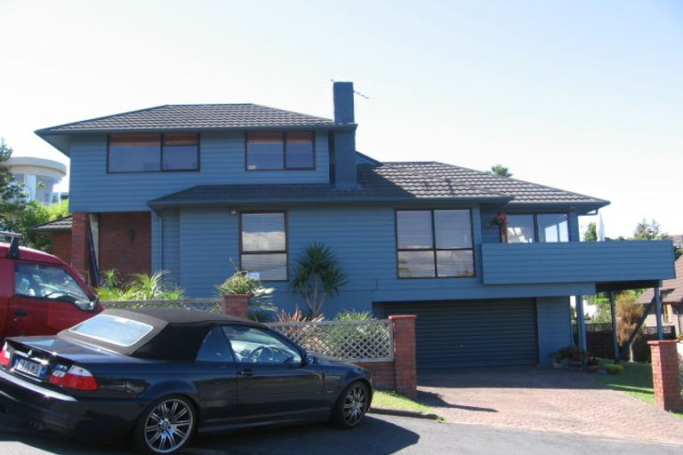 Photo of property in 1/29 Churchill Road, Murrays Bay, Auckland, 0630