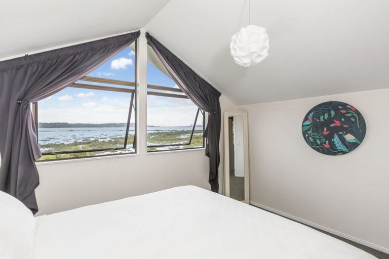 Photo of property in 44 Rewarewa Road, Te Atatu Peninsula, Auckland, 0610