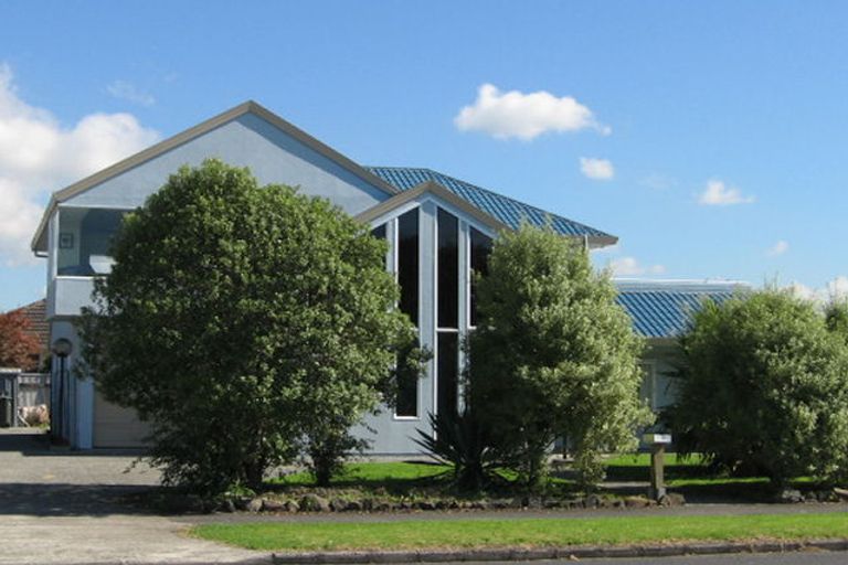 Photo of property in 43 Beach Road, Te Atatu Peninsula, Auckland, 0610