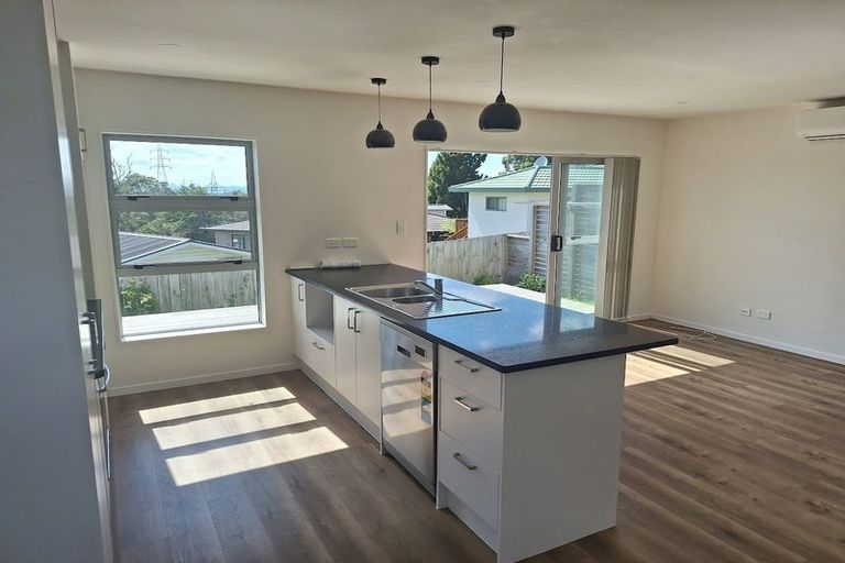 Photo of property in 78b Lincoln Park Avenue, Massey, Auckland, 0614