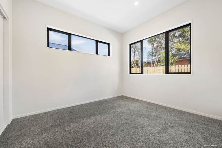 Photo of property in 62d Woodside Road, Massey, Auckland, 0614