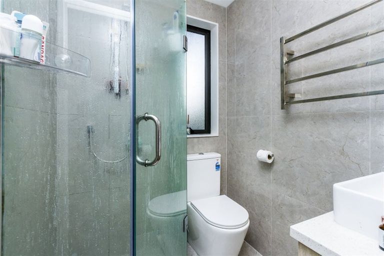 Photo of property in 122c Lancaster Road, Beach Haven, Auckland, 0626