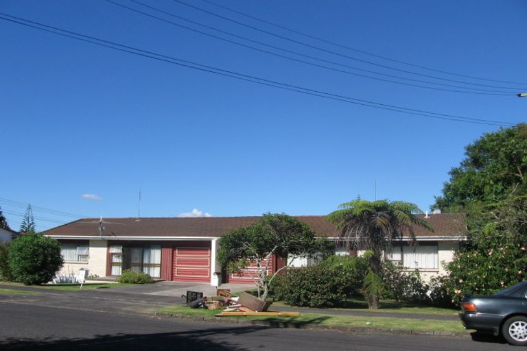 Photo of property in 2/6 Hinekohu Street, New Lynn, Auckland, 0600