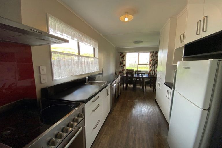 Photo of property in 75 Horokiwi Road West, Newlands, Wellington, 6037