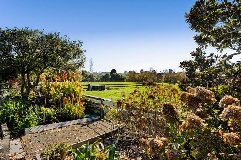 Photo of property in 97 Manutahi Road, Tarurutangi, New Plymouth, 4372