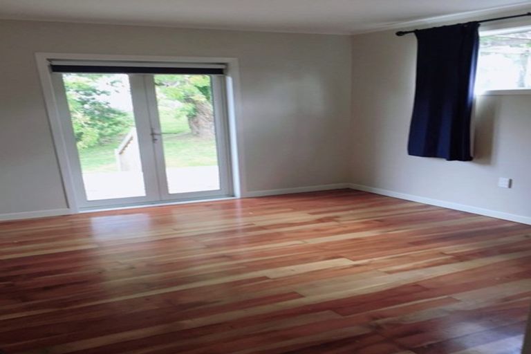 Photo of property in 26 Tawhana Crescent, Red Beach, 0932