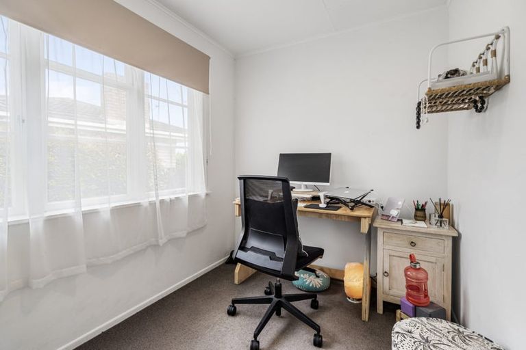 Photo of property in 2a Helga Crescent, Te Atatu Peninsula, Auckland, 0610