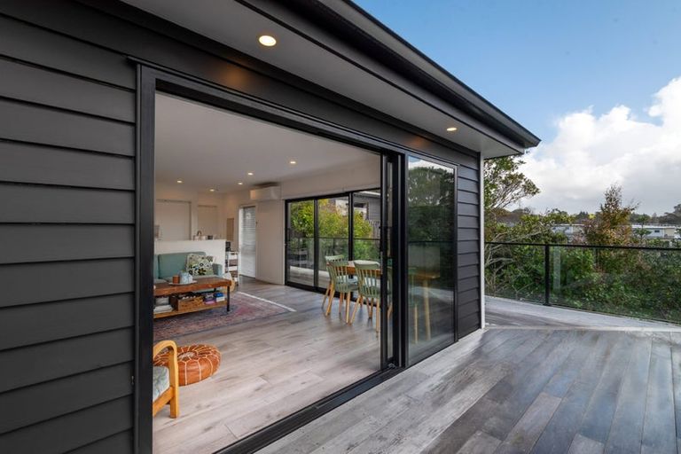 Photo of property in 5 Holiday Road, Stanmore Bay, Whangaparaoa, 0932