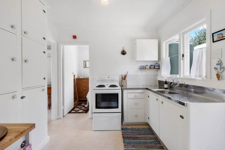 Photo of property in 90 Maunsell Road, Port Waikato, Tuakau, 2695