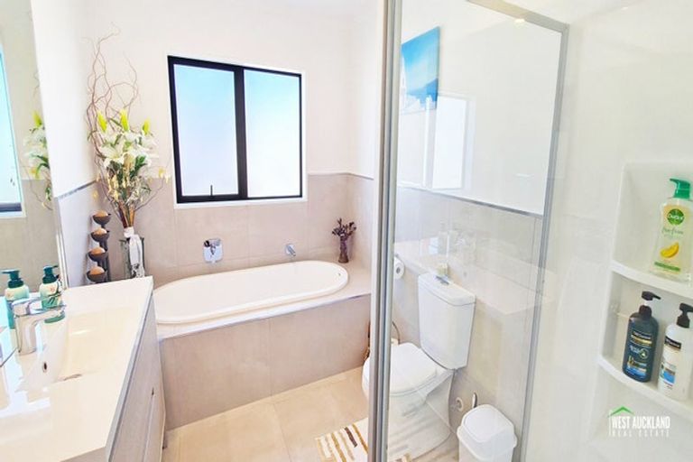 Photo of property in 14 Arthur Rolfe Lane, Swanson, Auckland, 0614