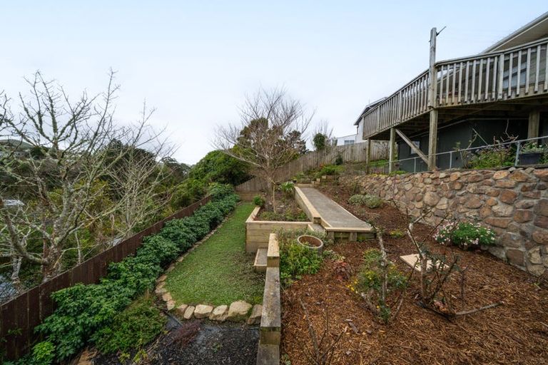 Photo of property in 17 Silverbirch Grove, Churton Park, Wellington, 6037