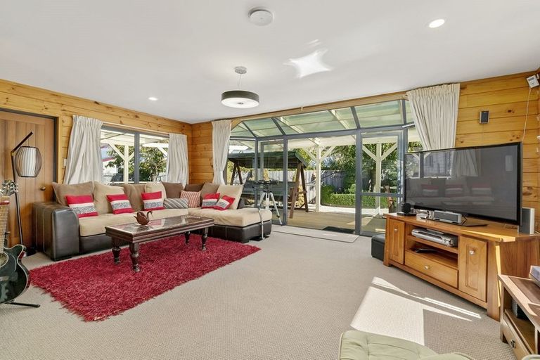 Photo of property in 8 Meadowstone Drive, Wanaka, 9305