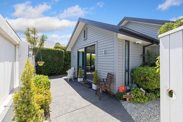 Photo of property in 72b Wilsons Road, Saint Martins, Christchurch, 8022
