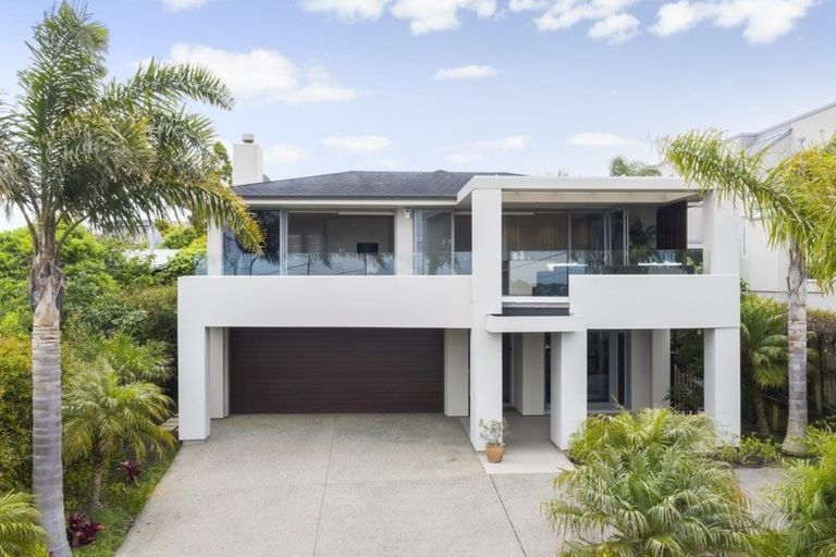 Photo of property in 14 Churchill Road, Murrays Bay, Auckland, 0630
