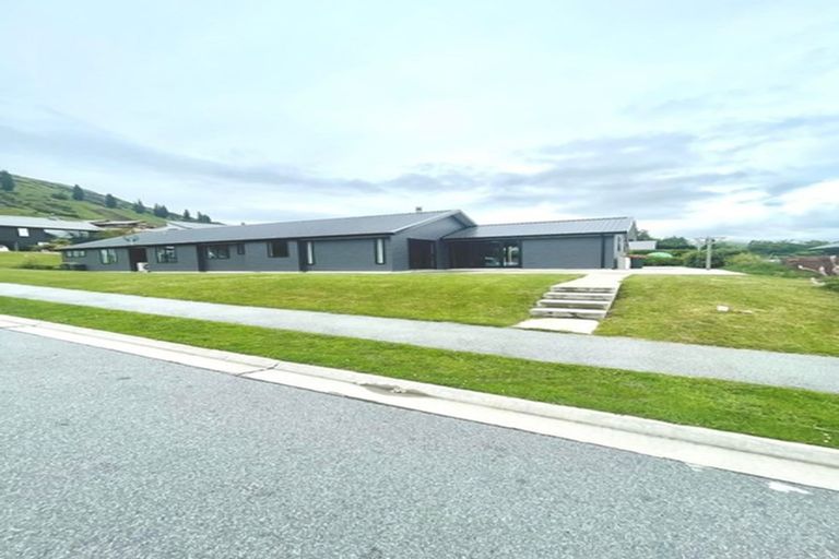 Photo of property in 2 Batsford Lane, Lower Shotover, Queenstown, 9371