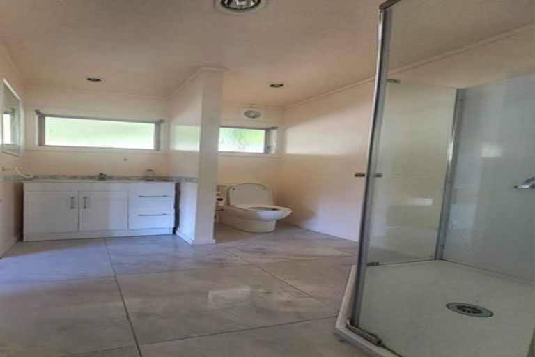 Photo of property in 37 Sunset Road, Totara Vale, Auckland, 0632