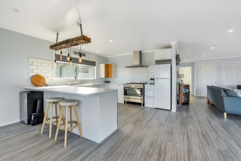 Photo of property in 4 Tua Tua Place, Baylys Beach, 0377