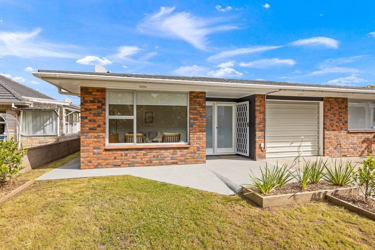 Photo of property in 1/35 Lynwood Road, New Lynn, Auckland, 0600