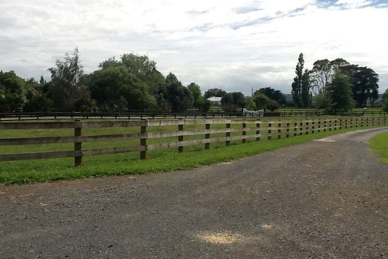 Photo of property in 14 Burberry Road, Karaka, Drury, 2578