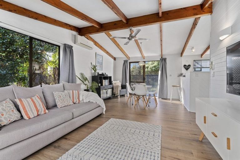 Photo of property in 1/25 Savoy Road, Glen Eden, Auckland, 0602