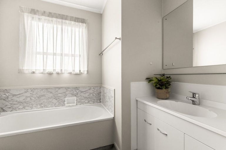 Photo of property in 2/24 White Street, Taradale, Napier, 4112