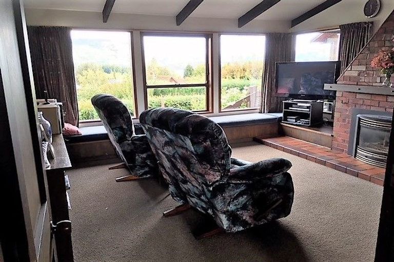 Photo of property in 38 Manuka Crescent, Wanaka, 9305