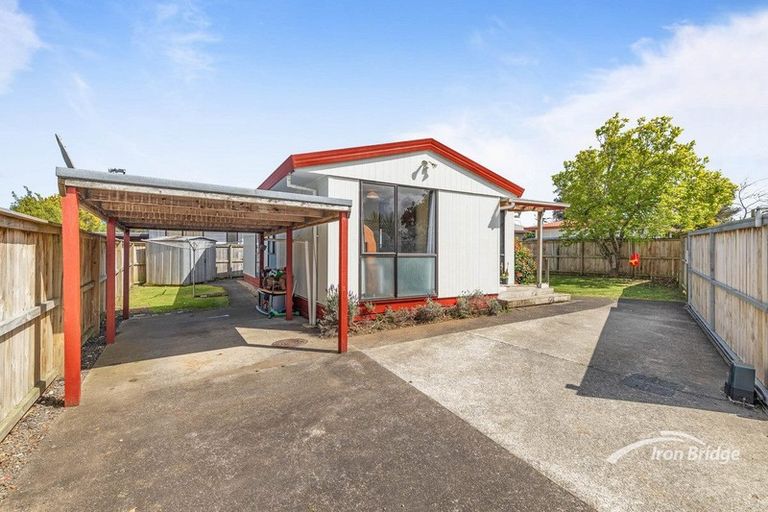 Photo of property in 8 Cameron Place, Ranui, Auckland, 0612