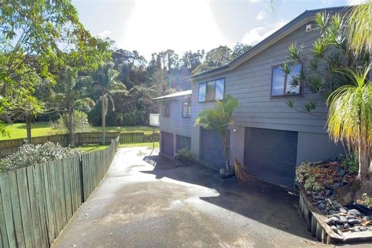 Photo of property in 10 Lowtherhurst Road, Massey, Auckland, 0614