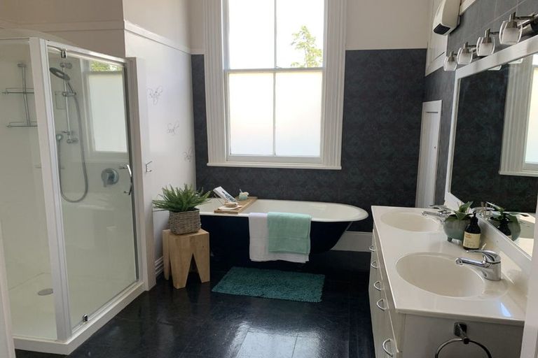 Photo of property in 19 Oxford Street, Marton, 4710