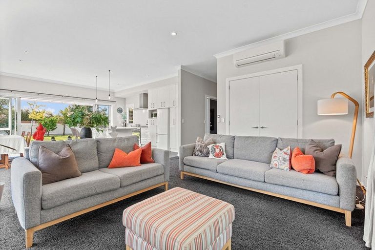 Photo of property in 81c Reading Street, Greytown, 5712